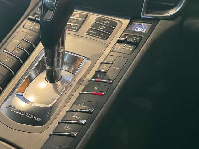 パナメーラ S eハイブリッド　サンルーフ　スポーツクロノPKG