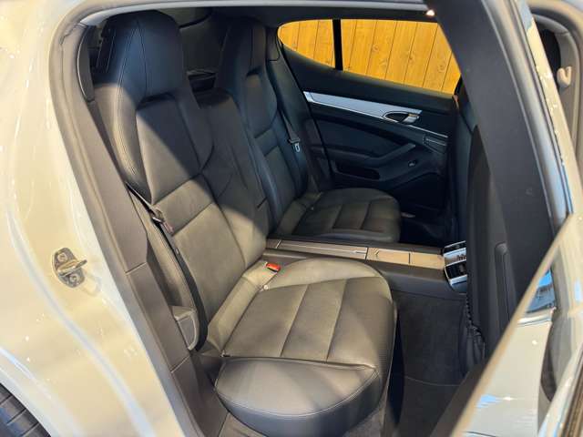 パナメーラ S eハイブリッド　サンルーフ　スポーツクロノPKG