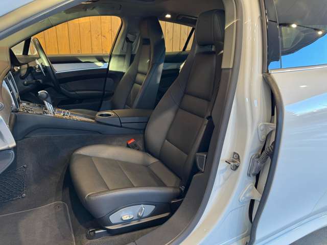 パナメーラ S eハイブリッド　サンルーフ　スポーツクロノPKG