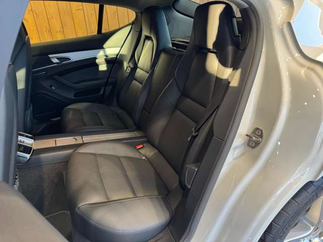 パナメーラ S eハイブリッド　サンルーフ　スポーツクロノPKG