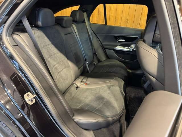 Eクラスワゴン E220 d アバンギャルド AMGラインパッケージ(ISG搭載モデル)