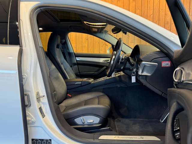 パナメーラ S eハイブリッド　サンルーフ　スポーツクロノPKG