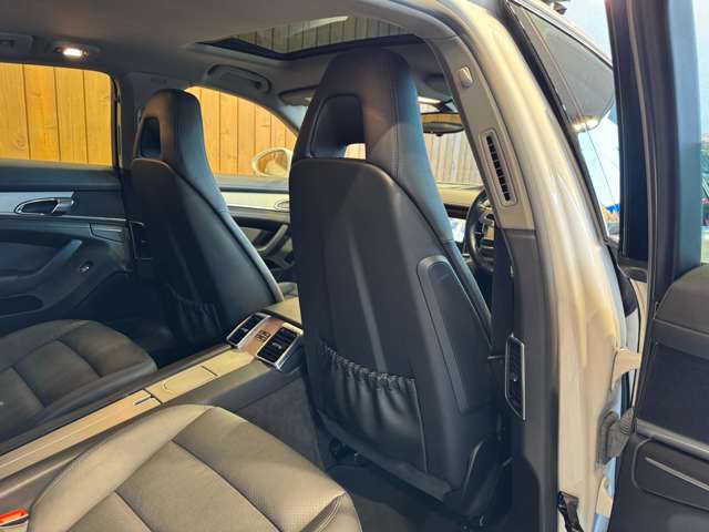 パナメーラ S eハイブリッド　サンルーフ　スポーツクロノPKG