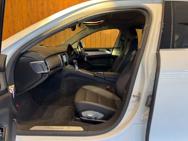 パナメーラ S eハイブリッド　サンルーフ　スポーツクロノPKG