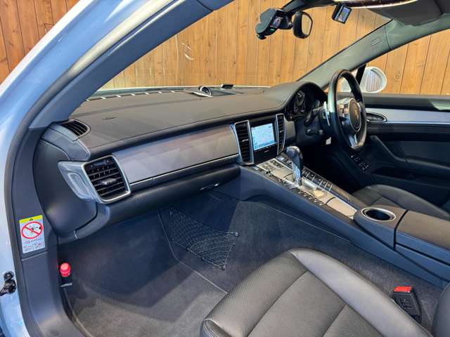 パナメーラ S eハイブリッド　サンルーフ　スポーツクロノPKG