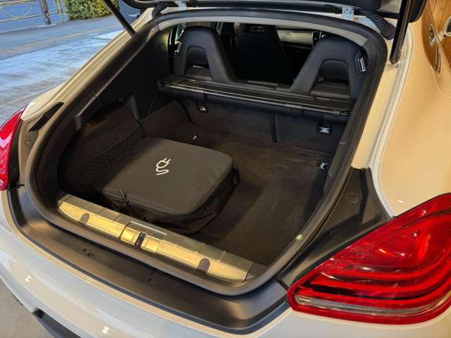 パナメーラ S eハイブリッド　サンルーフ　スポーツクロノPKG