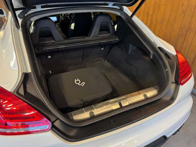 パナメーラ S eハイブリッド　サンルーフ　スポーツクロノPKG