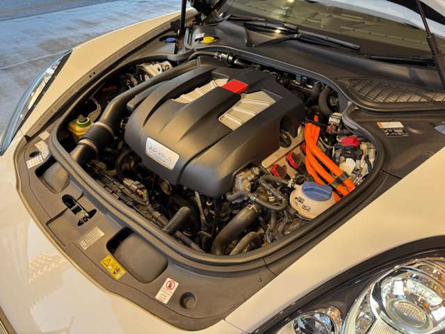 パナメーラ S eハイブリッド　サンルーフ　スポーツクロノPKG