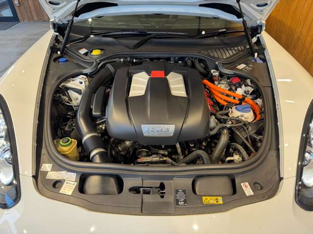 パナメーラ S eハイブリッド　サンルーフ　スポーツクロノPKG