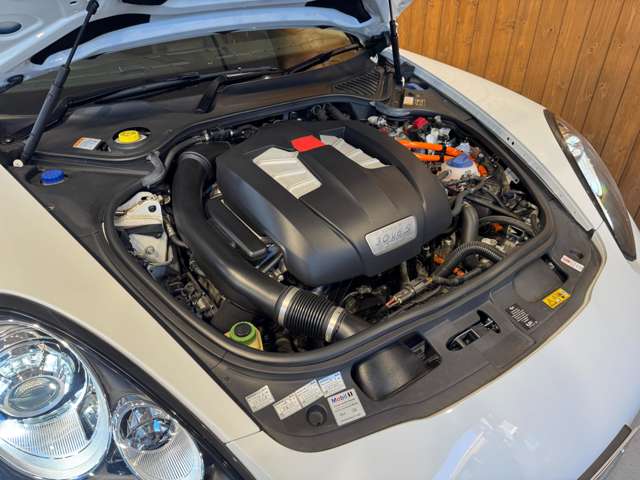 パナメーラ S eハイブリッド　サンルーフ　スポーツクロノPKG