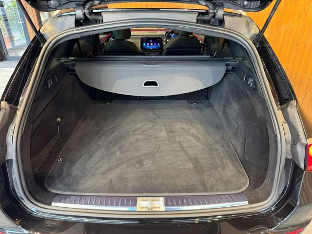 Eクラスワゴン E220 d アバンギャルド AMGラインパッケージ(ISG搭載モデル)