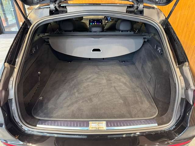Eクラスワゴン E220 d アバンギャルド AMGラインパッケージ(ISG搭載モデル)