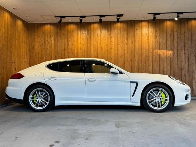 パナメーラ S eハイブリッド　サンルーフ　スポーツクロノPKG