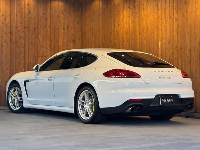 パナメーラ S eハイブリッド　サンルーフ　スポーツクロノPKG