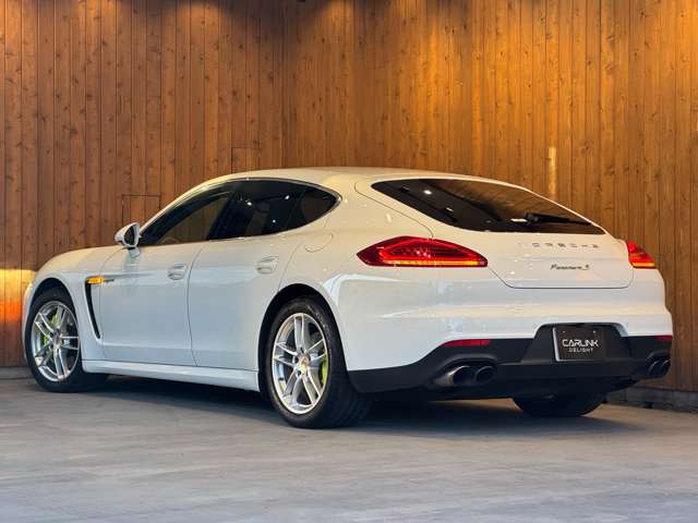 パナメーラ S eハイブリッド　サンルーフ　スポーツクロノPKG