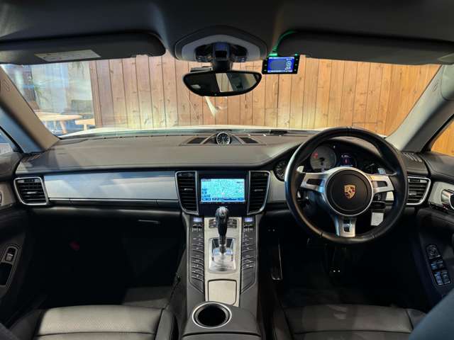 パナメーラ S eハイブリッド　サンルーフ　スポーツクロノPKG