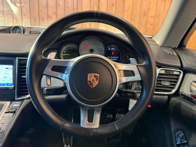 パナメーラ S eハイブリッド　サンルーフ　スポーツクロノPKG