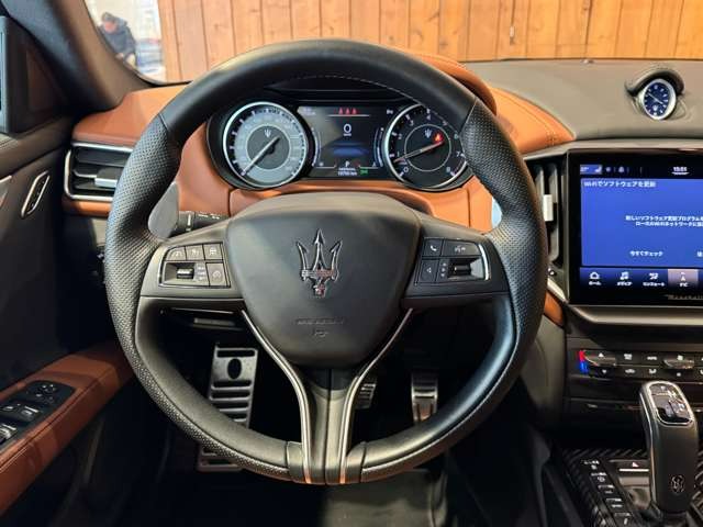 ギブリ モデナ AWD　茶革パワーシート