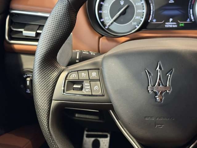 ギブリ モデナ AWD　茶革パワーシート