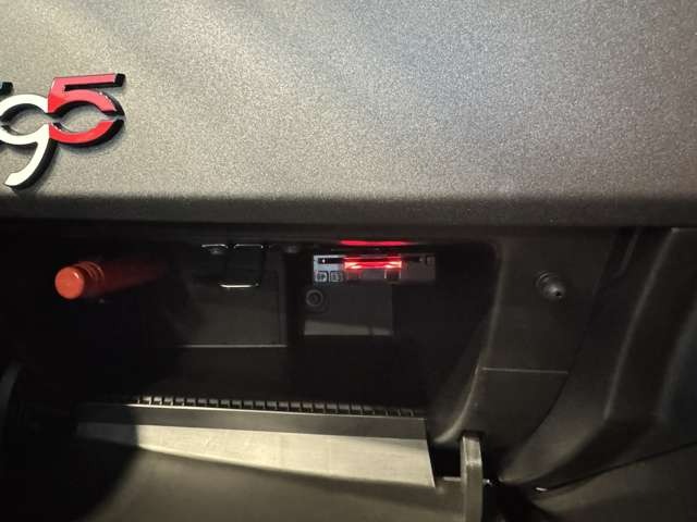 595 コンペティツィオーネ　アバルトロゴバンパーグリル