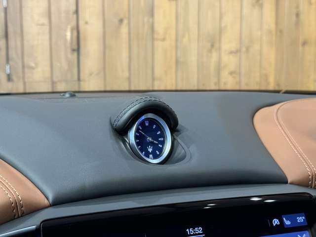 ギブリ モデナ AWD　茶革パワーシート