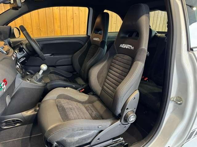 595 コンペティツィオーネ　アバルトロゴバンパーグリル