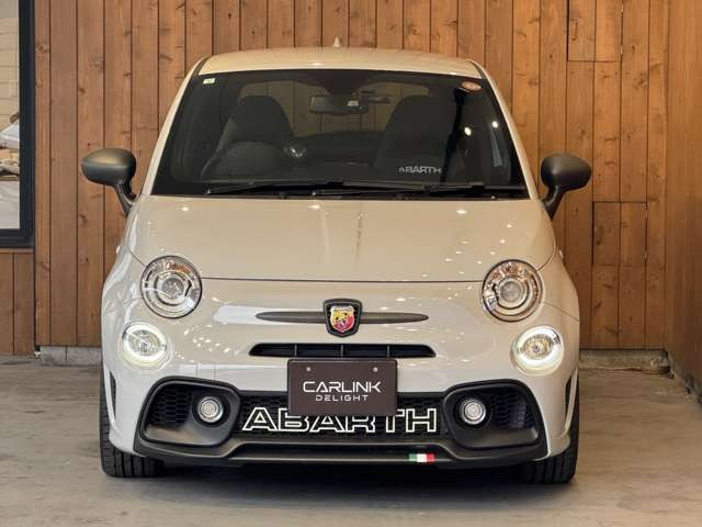 595 コンペティツィオーネ　アバルトロゴバンパーグリル