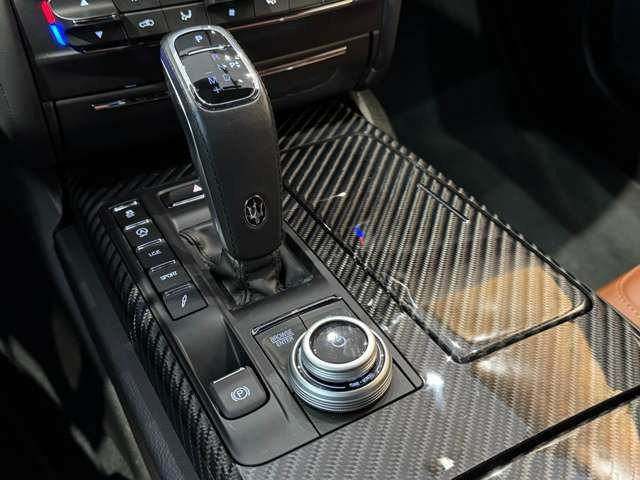 ギブリ モデナ AWD　茶革パワーシート