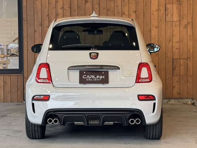 595 コンペティツィオーネ　アバルトロゴバンパーグリル