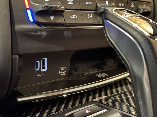 ギブリ モデナ AWD　茶革パワーシート