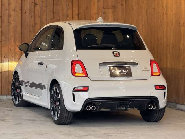 595 コンペティツィオーネ　アバルトロゴバンパーグリル