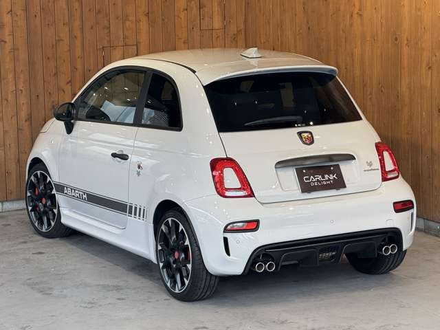 595 コンペティツィオーネ　アバルトロゴバンパーグリル