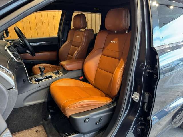 グランドチェロキー SRT8 4WD パノラマルーフ