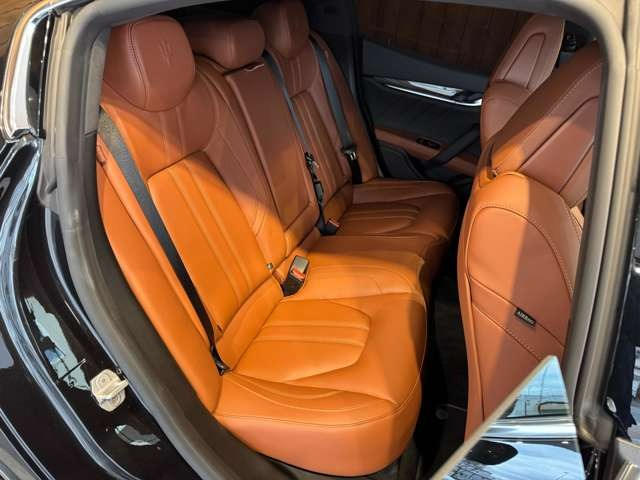 ギブリ モデナ AWD　茶革パワーシート