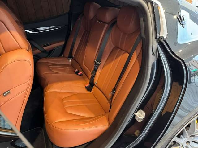 ギブリ モデナ AWD　茶革パワーシート