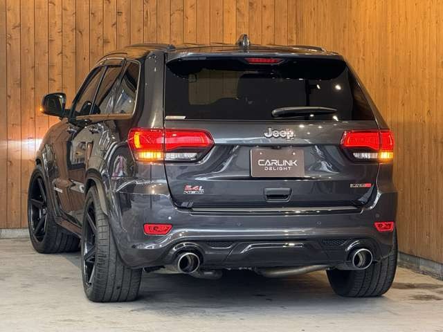 グランドチェロキー SRT8 4WD パノラマルーフ