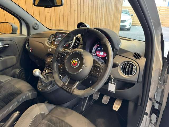 595 コンペティツィオーネ　アバルトロゴバンパーグリル