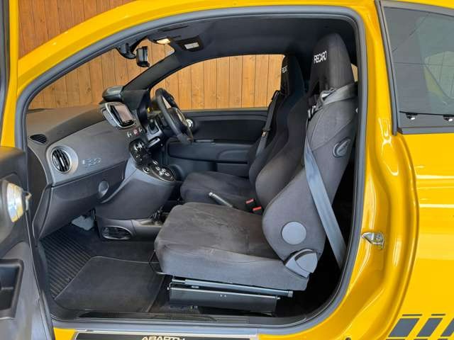 595 コンペティツィオーネ　RECAROシート