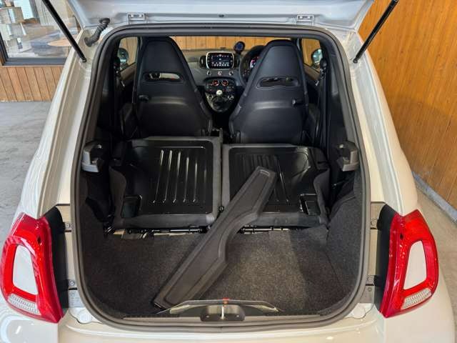 595 コンペティツィオーネ　アバルトロゴバンパーグリル