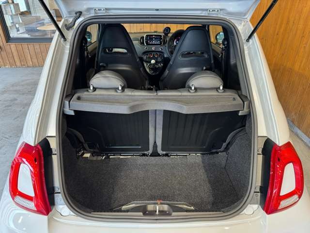 595 コンペティツィオーネ　アバルトロゴバンパーグリル