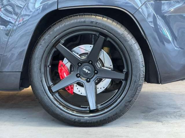 グランドチェロキー SRT8 4WD パノラマルーフ