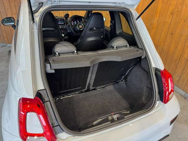 595 コンペティツィオーネ　アバルトロゴバンパーグリル