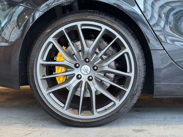 ギブリ モデナ AWD　茶革パワーシート