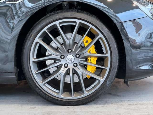 ギブリ モデナ AWD　茶革パワーシート