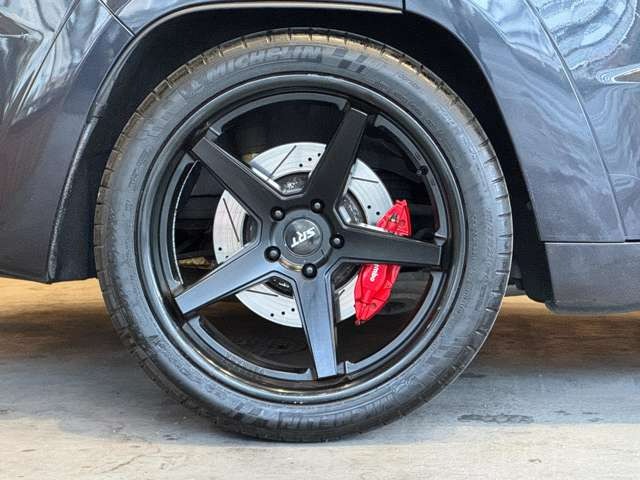 グランドチェロキー SRT8 4WD パノラマルーフ