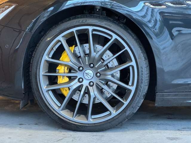 ギブリ モデナ AWD　茶革パワーシート