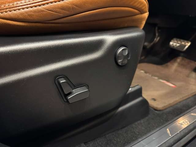 グランドチェロキー SRT8 4WD パノラマルーフ