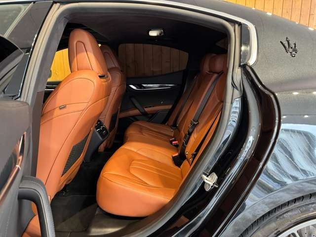 ギブリ モデナ AWD　茶革パワーシート