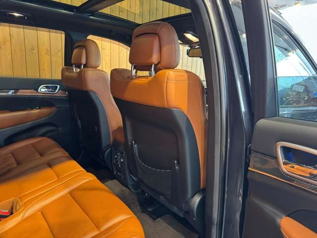 グランドチェロキー SRT8 4WD パノラマルーフ