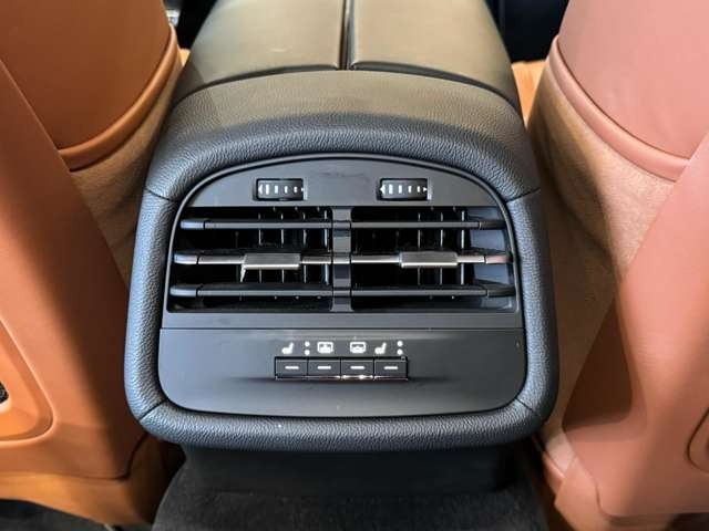 ギブリ モデナ AWD　茶革パワーシート